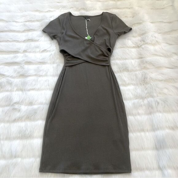 Guess NWT Cecille Wrap Dress (S) - Picture 5 of 8